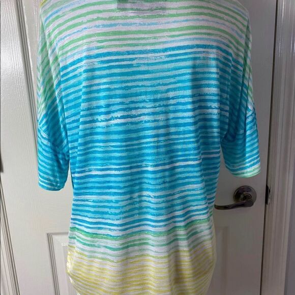 Knit Chic Lifestyle Medium Women’s Top. - Picture 5 of 6